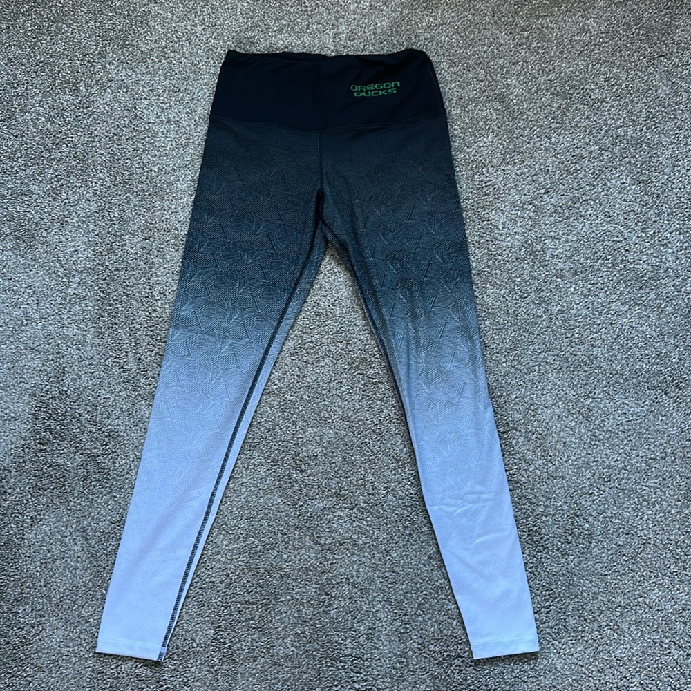 Medium zoozats brand ombré style pattern black to almost white at the ankle.